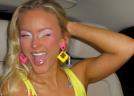 Zara Larsson a ales o fană din public să urce pe scenă la UNTOLD. Cine este Bianca, tânăra care a dansat alături de artistă 