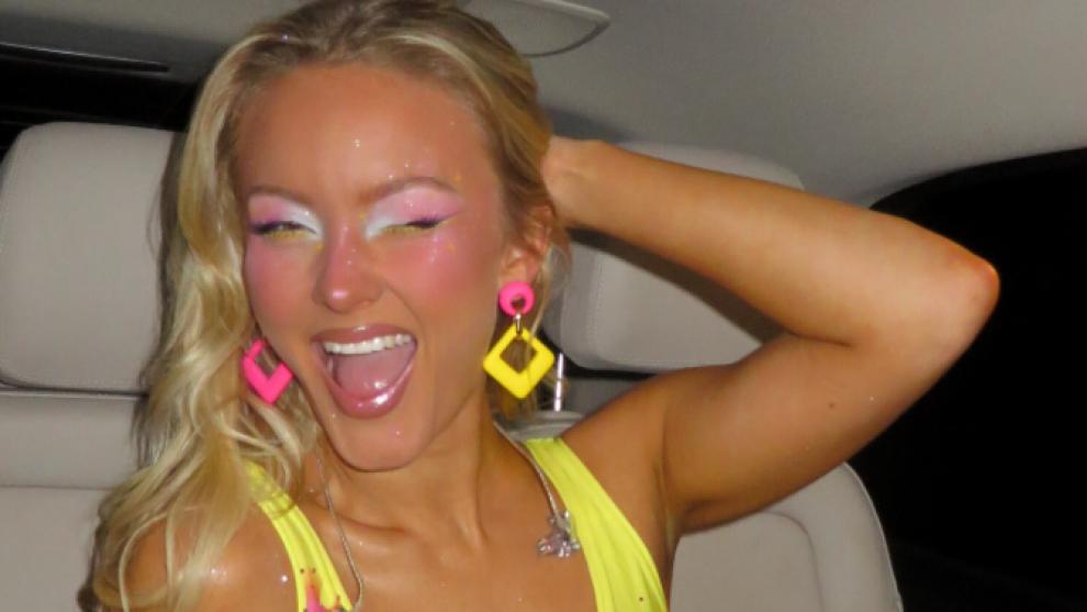Zara Larsson a ales o fană din public să urce pe scenă la UNTOLD. Cine este Bianca, tânăra care a dansat alături de artistă 