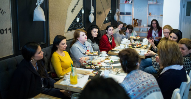 Prima intalnire Social Moms: Mamicile au dezbatut, alaturi de Anca Serea, despre cele mai eficiente tratamente pentru copii