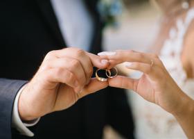 Verighete identice sau diferite? Ce aleg tot mai multe cupluri