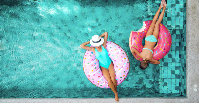 Cum îți îngrijești pielea la piscină: rutină completă înainte și după, ca să eviți uscăciunea, iritațiile și petele