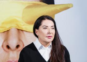 Marina Abramović și cele nouă orgasme ale artei – când trupul devine operă și scandal
