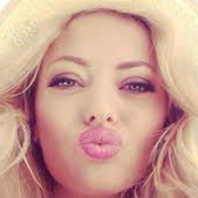 La mulți ani, Delia! Îndrăgita artistă împlinește astăzi 40 de ani. Uite cum își serbrează cântăreața ziua