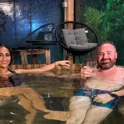 Bella Santiago și-a filmat soțul în timp ce primea bătaie de la Nea Mărin. De la ce a pornit totul 