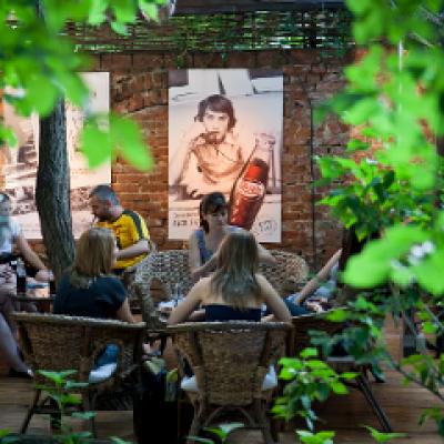 Consignatia 7080 - colectie de obiecte si povesti spuse de oameni fascinanti 