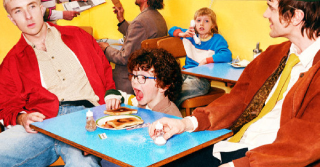 Good Neighbours lansează Walk Walk Walk de pe albumul Blue Sky Mentality