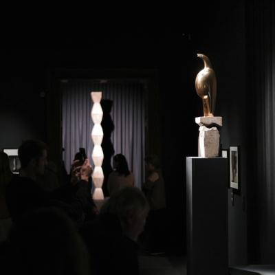 SUTE de oameni stau la coadă în Berlin ca să vadă operele lui Constantin Brâncuși