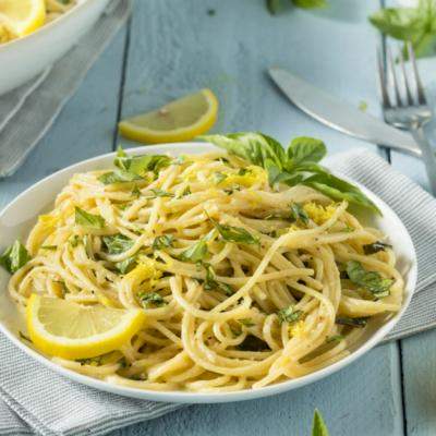 Paste cu lamaie si spanac: Un pranz usor si proaspat, gata in 15 minute