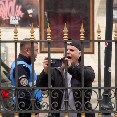 Cine este Marian Ceaușescu, protestatarul care a deschis o șampanie după moartea lui Ion Iliescu