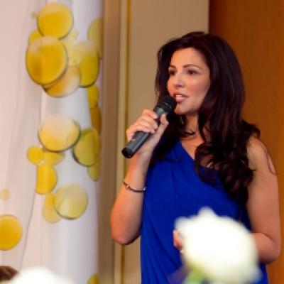 Fii creativa cu parul tau, Dove are grija de el!