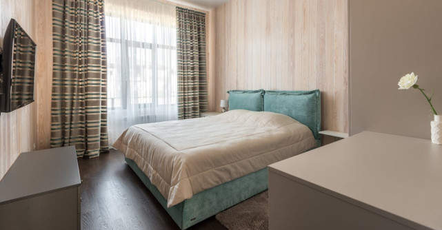 Cum mobilezi un dormitor mic astfel încât să nu pară înghesuit