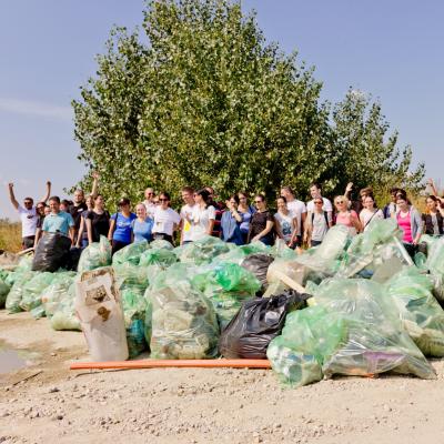 Peste 338 000 de voluntari au participat la  Ziua de Curățenie Națională 