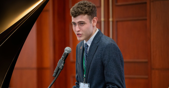Cine este Alexandru Drăghia, românul care a vorbit în plenul ONU și studiază la Harvard