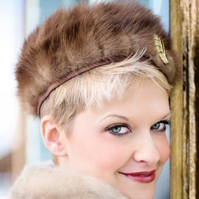 Caciuli cu blana calduroase si sexy pentru iarna aceasta