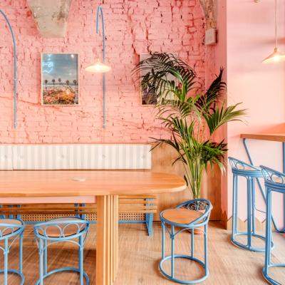 POKE HOUSE, RENUMITUL LANȚ INTERNAȚIONAL DE POKE BOWLS, SE LANSEAZĂ ÎN ROMÂNIA, ADUCÂND SPIRITUL CALIFORNIAN ÎN BUCUREȘTI