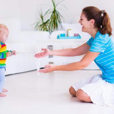 Mersul la bebeluși: ce este și ce nu este normal