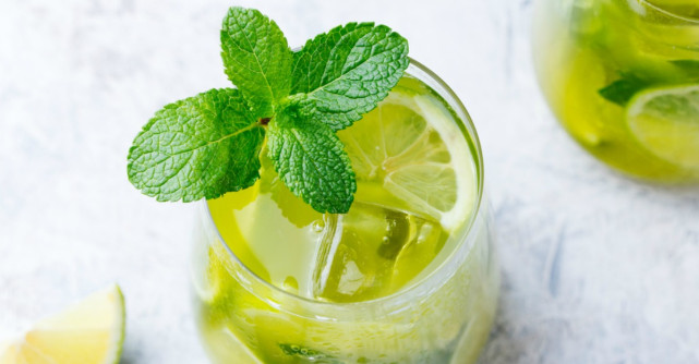 Reţetă de vară: limonadă cu mentă şi castravete