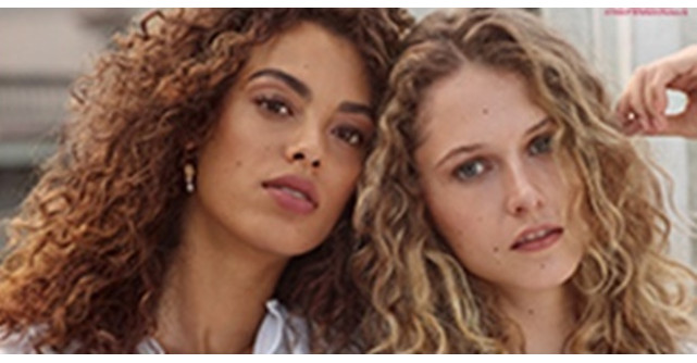 Ai părul creț și deteriorat. Cum să-l faci să arate din nou sănătos?