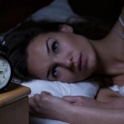 Ce se întâmplă când tresari în somn?