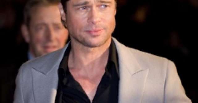 Brad Pitt o face de ras pe fosta sotie