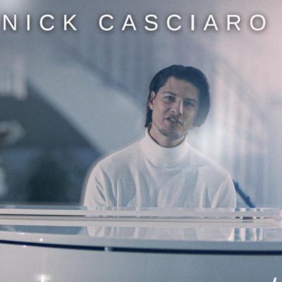 Nick Casciaro, câștigătorul X Factor al sezonului 10, revine cu 'Io ti voglio così bene'