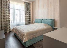 Cum mobilezi un dormitor mic astfel încât să nu pară înghesuit