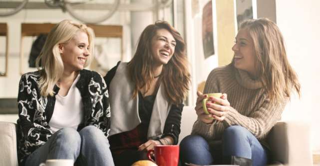 4 activitati constiente pe care le poti face cu prietenele tale: Legatura dintre voi va fi mai puternica!
