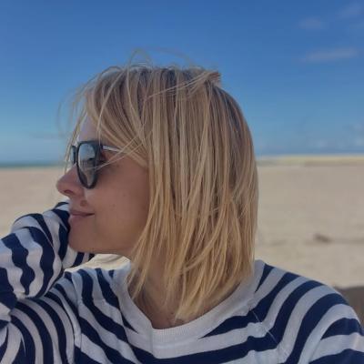 Simona Gherghe, vacanță de poveste în Grecia. Prezentatoarea și-a descoperit vecinii de insulă: Justin și Hailey Bieber