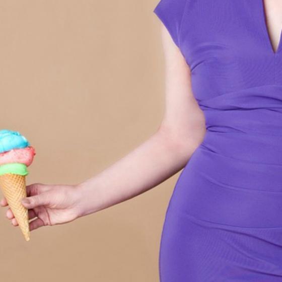 Cele mai frumoase rochii ultraviolet - culoarea în forță a anului!