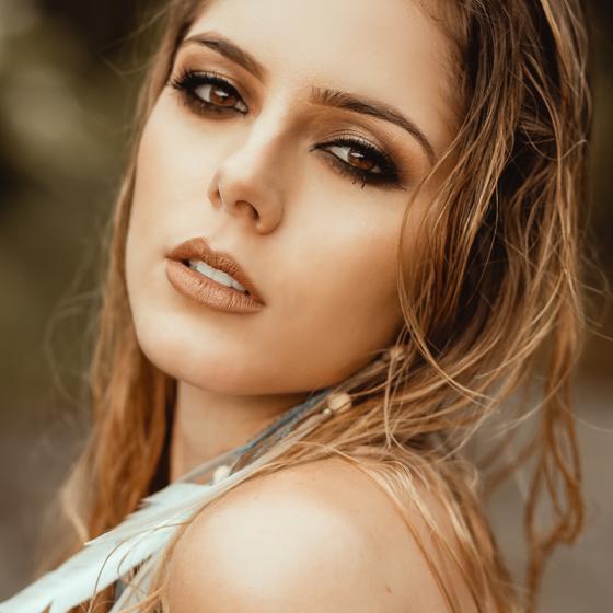 Tutorial Smoky eyes cu nuanțe de maro pas cu pas: machiajul must-have al toamnei