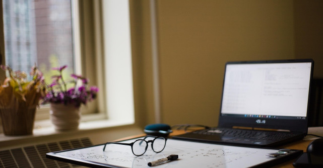 7 din 10 români consideră benefică utilizarea mai intensă a tehnologiei digitale în școli