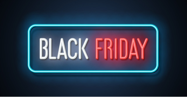 7 din 10 români economisesc bani, așteptând reducerile de Black Friday și de Sărbători pentru a face cumpărături