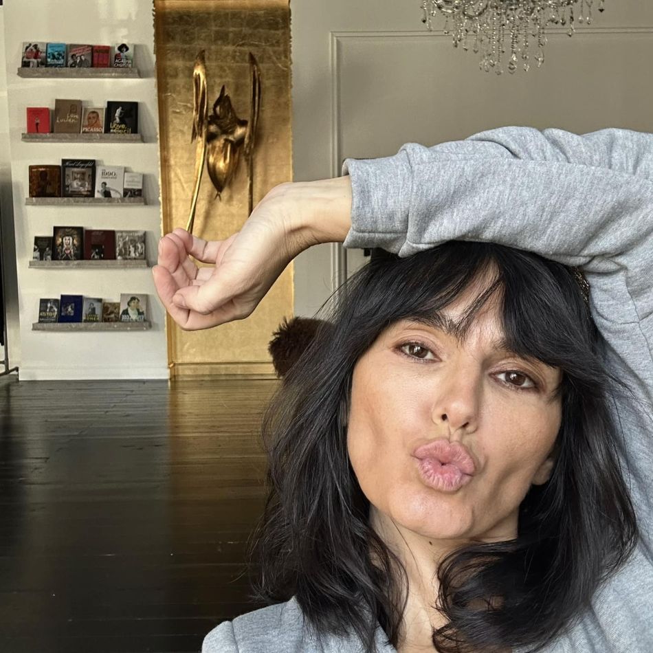 Prețurile au explodat! Cât a ajuns să coste o rochie creată de Dana Budeanu