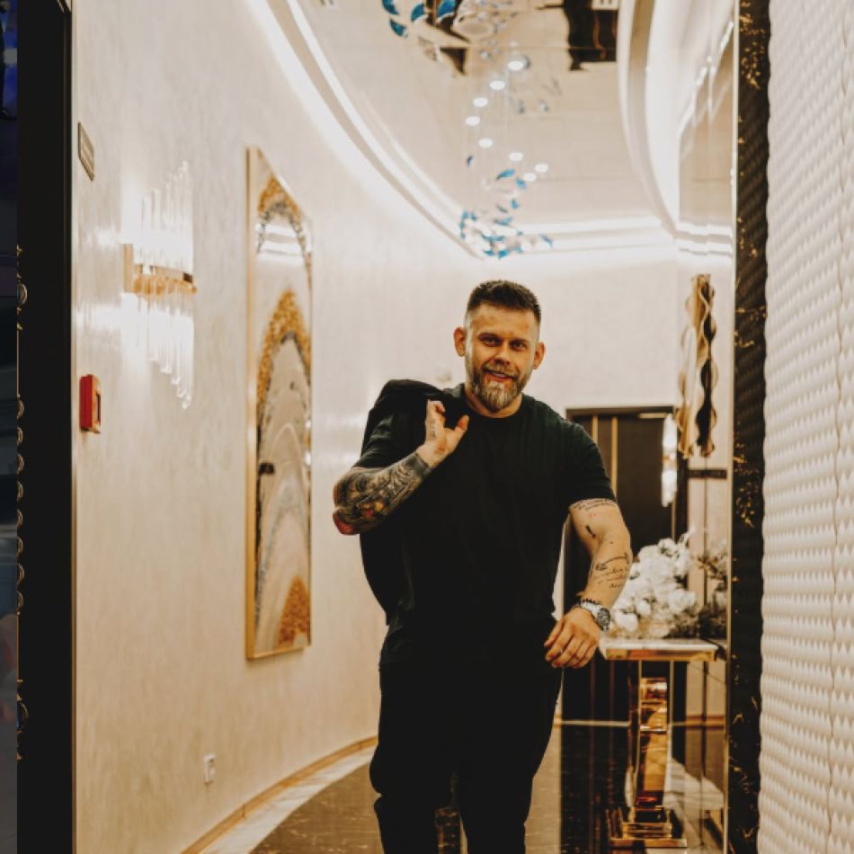 Răzvan Kovacs, din nou îndrăgostit! Detaliul din mașina lui care a dat totul de gol: Are o nouă muză...