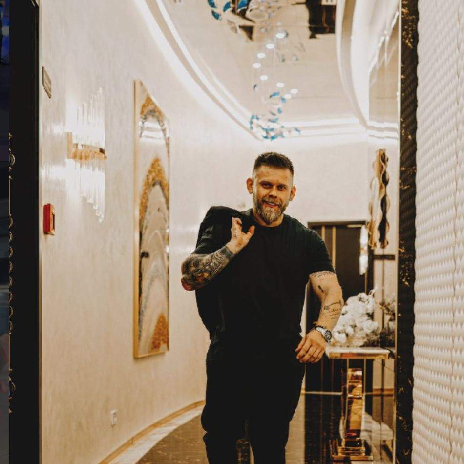 Răzvan Kovacs, din nou îndrăgostit! Detaliul din mașina lui care a dat totul de gol: Are o nouă muză...