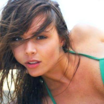 Sfaturi pentru ingrijirea tenului sensibil la plaja