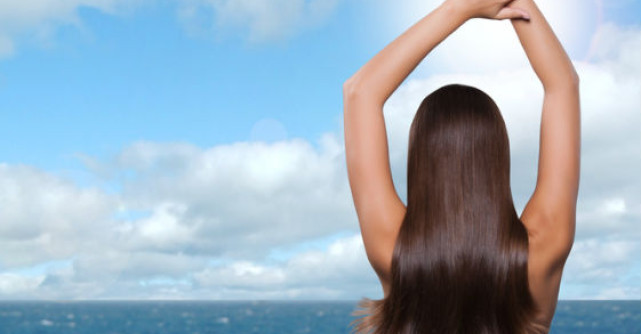 7 Uleiuri care iti protejeaza parul pe timp de vara