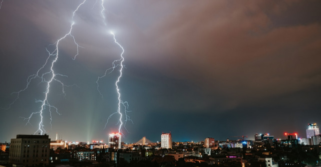 BREAKING NEWS! Școlile din București vor fi închise miercuri, 8 octombrie, din cauza codului roșu de ploi