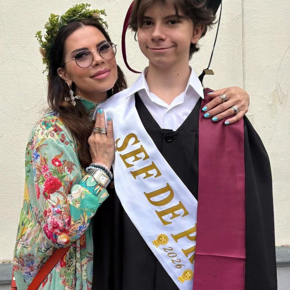 Bucurie uriașă în familia Luminiței Anghel! Fiul biologic al artistei a fost admis la unul dintre cele mai bune licee 