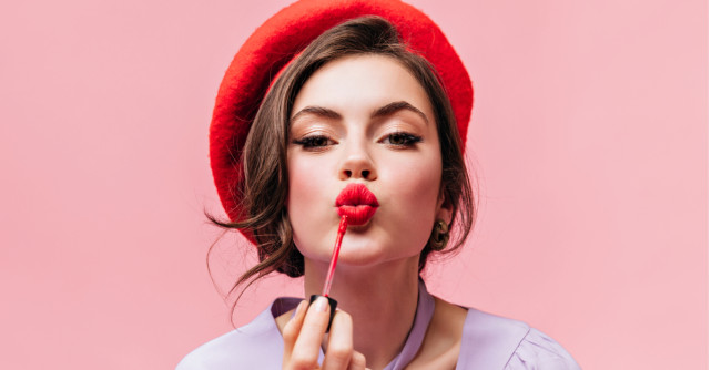 Rezistență îndelungată: 3 rujuri pe care le poți purta indiferent de eveniment