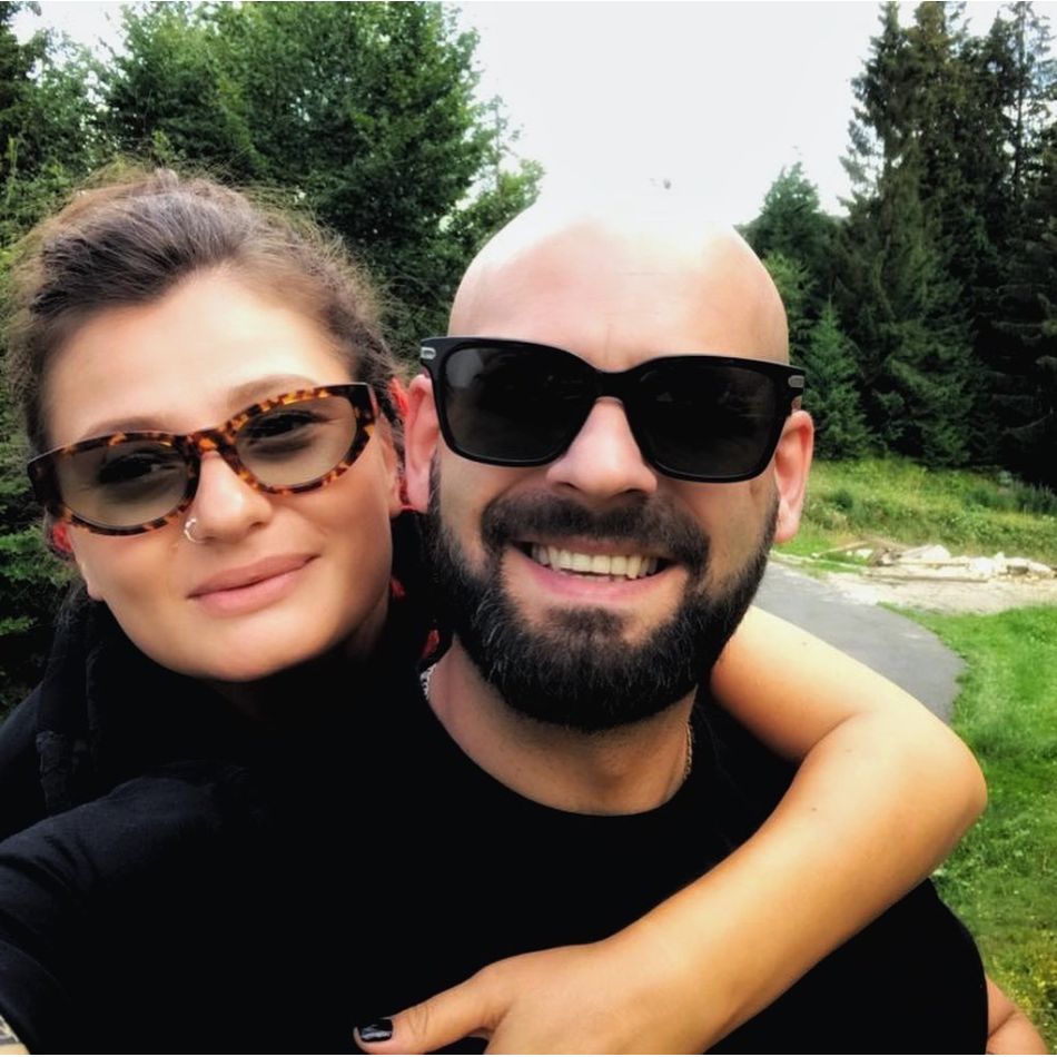 Cu ce se ocupă soția lui Nosfe? Ea și artistul au trăit o poveste de dragoste ca în filme, iar din relația lor s-a născut Iris