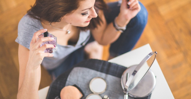 Efectele subtile ale parfumurilor asupra emoțiilor și atracției