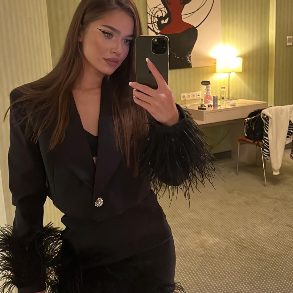 Theo Rose, despre discuția cu un preot care i-a schimbat viața. Artista a făcut o promisiune ce îi va schimba viața