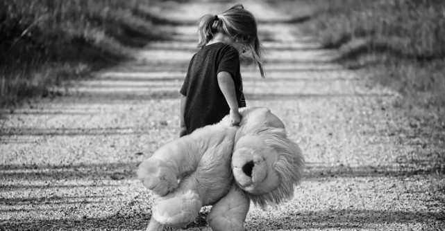 Educație cu iubire: Ce fraze să NU folosești când vorbești cu copilul tău