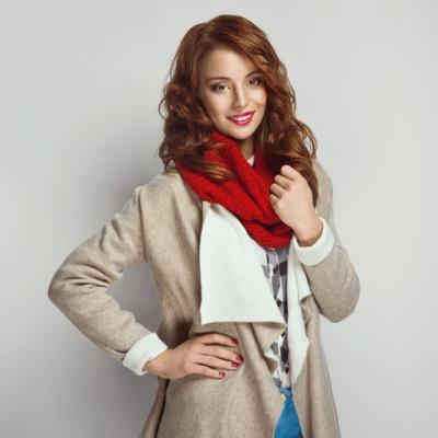 Inspiratie office: Cum sa combini o camasa si un cardigan intr-o tinuta in tendinte