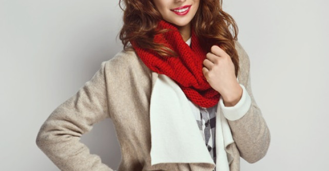 Inspiratie office: Cum sa combini o camasa si un cardigan intr-o tinuta in tendinte