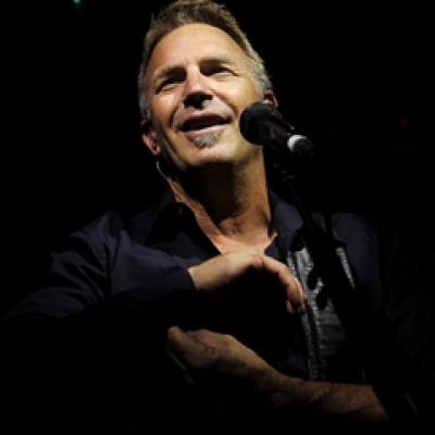 Eveniment! Kevin Costner concerteaza la Bucuresti in Club Tribute