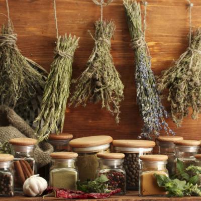  Ghidul plantelor medicinale si aromatice de la A la Z 