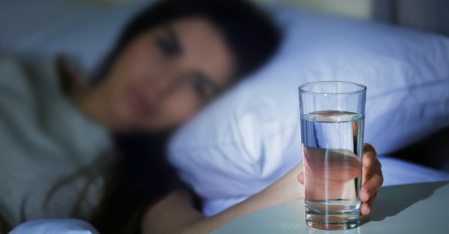 Spune-mi cât dormi ca să-ți spun câtă apă trebuie să bei