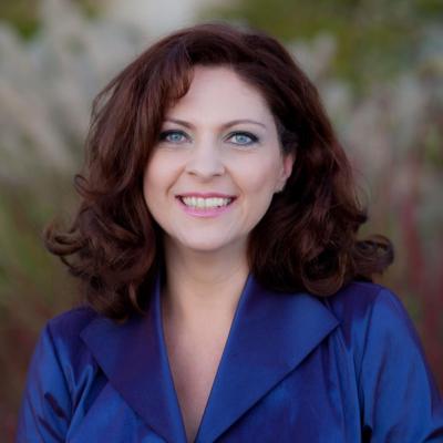 Daniela Lucia Nistor: 'Permite-i energiei feminine să te conducă și să te inspire'